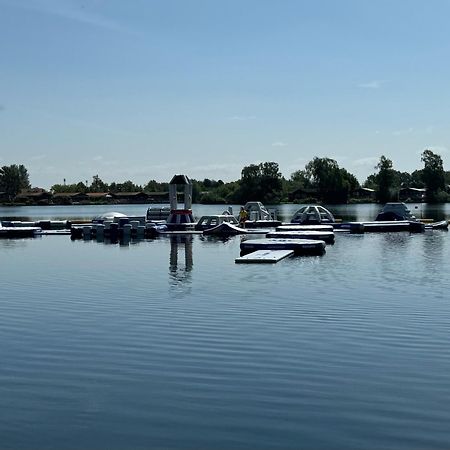 Fable Lodge Tattershall Lakes - Luxury Lakeside Lodge With Hot Tub Экстерьер фото