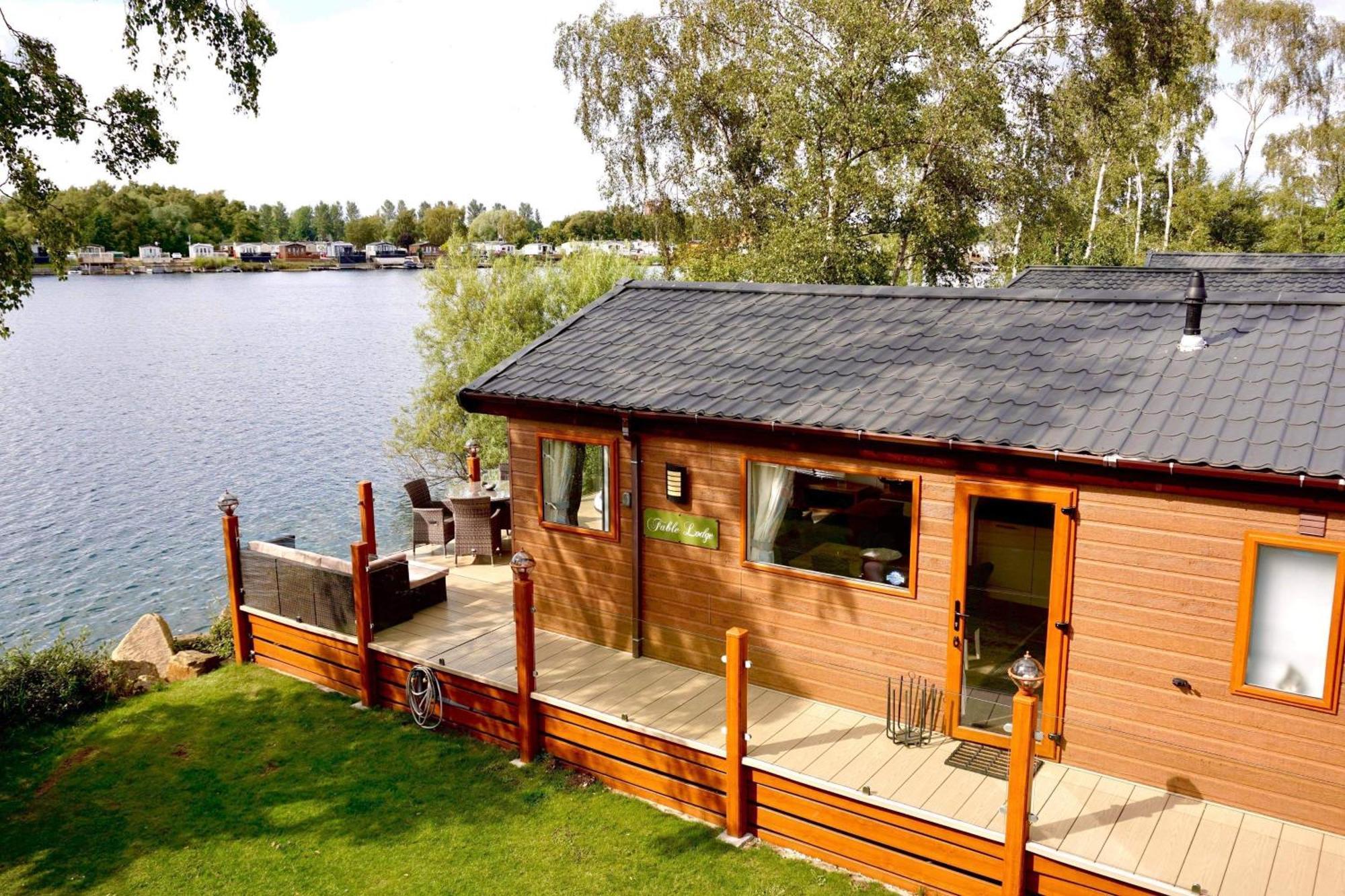 Fable Lodge Tattershall Lakes - Luxury Lakeside Lodge With Hot Tub Экстерьер фото
