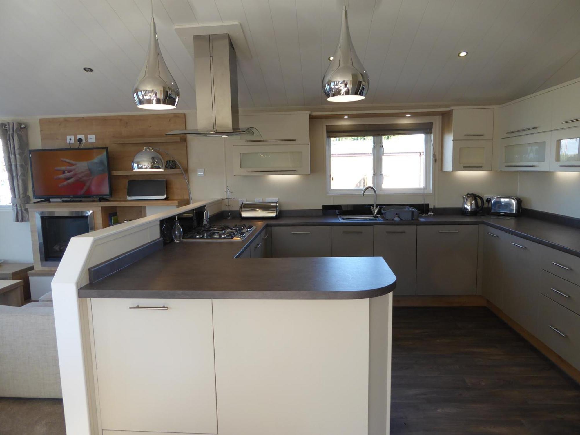 Fable Lodge Tattershall Lakes - Luxury Lakeside Lodge With Hot Tub Экстерьер фото