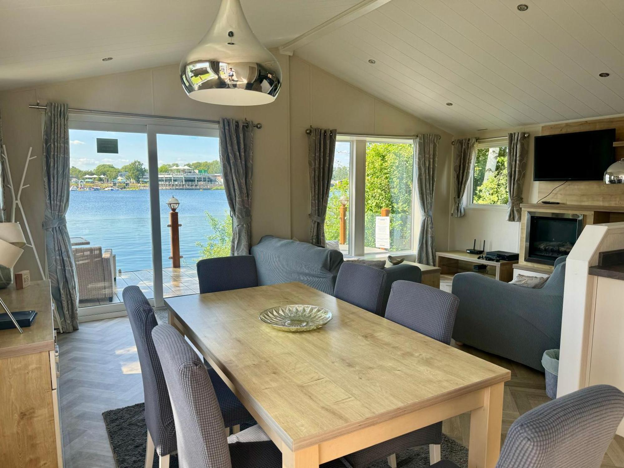 Fable Lodge Tattershall Lakes - Luxury Lakeside Lodge With Hot Tub Экстерьер фото